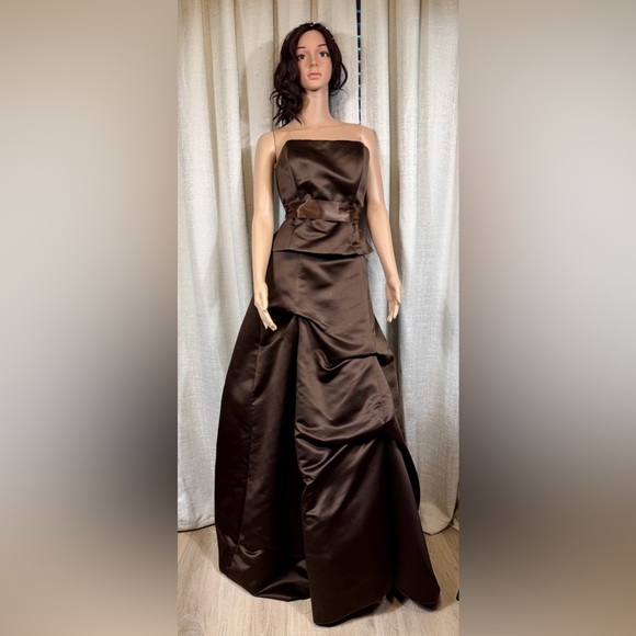 ✨ Watters & Watters Chocolate Brown Satin Gown Size 8 – Strapless Formal Dress - Picture 3 of 6